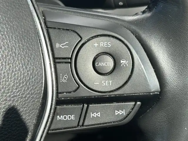 トヨタ クラウン ハイブリッド G 熊本県 2018(平30)年 4.4万km ホワイトパールクリスタルシャイン 純正ナビ/・AM/FM/CD/DVD/BT/・フルセグTV/・TVキャンセラー/・全方位カメラ/デジタルインナーミラーー/トヨタセーフティーセンス/・プリクラッシュセーフティ/・レーダークルーズコントロール/・レーントレーシングアシスト/・オートマチックハイビーム/・ロードサインアシスト/・ドライバー異常対応システム/・リクロストラフィックアラート/ヘッドアップディスプレイ/ブラインドスポットミニター/電動パーキングブレーキ/・ブレーキホールド/LEDライト/・フォグランプ/走行モード切替/・ECO/ノーマル/sports/snow/EV/電動格納ミラー/・ウィンカーミラー/革巻きステアリング/・ステアリングスイッチ/・オートアウェイ機能/革シート/D＋N席パワーシート/・ドライビングポジション・メモリー/前席シートヒーター/ビルトインETC/前方ドライブレコーダー/純正17インチAW/純正フロアマット/プッシュスタート/・スマートキー