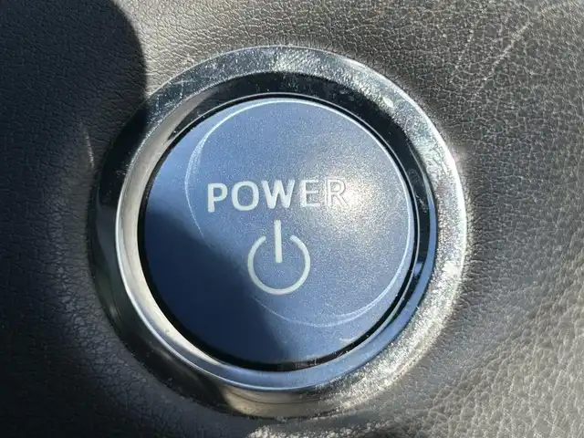 トヨタ クラウン ハイブリッド G 熊本県 2018(平30)年 4.4万km ホワイトパールクリスタルシャイン 純正ナビ/・AM/FM/CD/DVD/BT/・フルセグTV/・TVキャンセラー/・全方位カメラ/デジタルインナーミラーー/トヨタセーフティーセンス/・プリクラッシュセーフティ/・レーダークルーズコントロール/・レーントレーシングアシスト/・オートマチックハイビーム/・ロードサインアシスト/・ドライバー異常対応システム/・リクロストラフィックアラート/ヘッドアップディスプレイ/ブラインドスポットミニター/電動パーキングブレーキ/・ブレーキホールド/LEDライト/・フォグランプ/走行モード切替/・ECO/ノーマル/sports/snow/EV/電動格納ミラー/・ウィンカーミラー/革巻きステアリング/・ステアリングスイッチ/・オートアウェイ機能/革シート/D＋N席パワーシート/・ドライビングポジション・メモリー/前席シートヒーター/ビルトインETC/前方ドライブレコーダー/純正17インチAW/純正フロアマット/プッシュスタート/・スマートキー