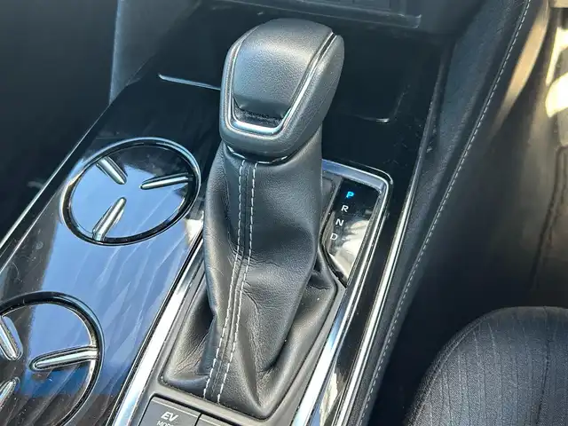 トヨタ クラウン ハイブリッド G 熊本県 2018(平30)年 4.4万km ホワイトパールクリスタルシャイン 純正ナビ/・AM/FM/CD/DVD/BT/・フルセグTV/・TVキャンセラー/・全方位カメラ/デジタルインナーミラーー/トヨタセーフティーセンス/・プリクラッシュセーフティ/・レーダークルーズコントロール/・レーントレーシングアシスト/・オートマチックハイビーム/・ロードサインアシスト/・ドライバー異常対応システム/・リクロストラフィックアラート/ヘッドアップディスプレイ/ブラインドスポットミニター/電動パーキングブレーキ/・ブレーキホールド/LEDライト/・フォグランプ/走行モード切替/・ECO/ノーマル/sports/snow/EV/電動格納ミラー/・ウィンカーミラー/革巻きステアリング/・ステアリングスイッチ/・オートアウェイ機能/革シート/D＋N席パワーシート/・ドライビングポジション・メモリー/前席シートヒーター/ビルトインETC/前方ドライブレコーダー/純正17インチAW/純正フロアマット/プッシュスタート/・スマートキー