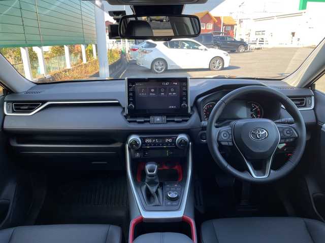 トヨタ ＲＡＶ４ アドベンチャー オフロードPKG 茨城県 2022(令4)年 0.8万km アティチュードブラックマイカ 純正9型ディスプレイオーディオナビ/４WD/バックカメラ/Bluetooth接続/AppleCarPlay/レッドステッチ合皮ブラックシート/シートヒーター/エアシート/パワーシート/ステアリングヒーター/追従クルーズコントロール/ビルトインETC/ドライブレコーダー/USB入力端子/ブラインドスポットモニター/ダウンヒルアシストコントロール/横滑り防止装置/衝突軽減システム/レーン逸脱警報/オートライト/オートマチックハイビーム/オートマチックハイビーム/LEDヘッドライト/LEDフォグ/コーナーセンサー/ルーフレール/純正18インチアルミホイール/スマートキー/保証書/取扱説明書/記録簿