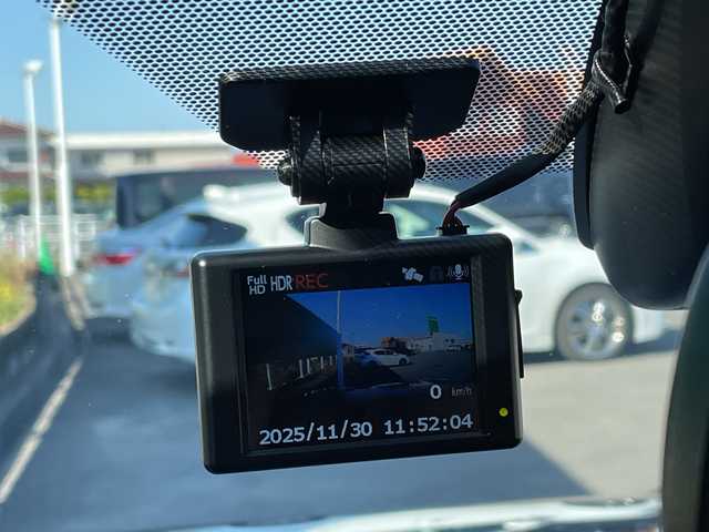 トヨタ ＲＡＶ４ アドベンチャー オフロードPKG 茨城県 2022(令4)年 0.8万km アティチュードブラックマイカ 純正9型ディスプレイオーディオナビ/４WD/バックカメラ/Bluetooth接続/AppleCarPlay/レッドステッチ合皮ブラックシート/シートヒーター/エアシート/パワーシート/ステアリングヒーター/追従クルーズコントロール/ビルトインETC/ドライブレコーダー/USB入力端子/ブラインドスポットモニター/ダウンヒルアシストコントロール/横滑り防止装置/衝突軽減システム/レーン逸脱警報/オートライト/オートマチックハイビーム/オートマチックハイビーム/LEDヘッドライト/LEDフォグ/コーナーセンサー/ルーフレール/純正18インチアルミホイール/スマートキー/保証書/取扱説明書/記録簿