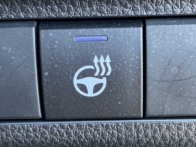 トヨタ ＲＡＶ４ アドベンチャー オフロードPKG 茨城県 2022(令4)年 0.8万km アティチュードブラックマイカ 純正9型ディスプレイオーディオナビ/４WD/バックカメラ/Bluetooth接続/AppleCarPlay/レッドステッチ合皮ブラックシート/シートヒーター/エアシート/パワーシート/ステアリングヒーター/追従クルーズコントロール/ビルトインETC/ドライブレコーダー/USB入力端子/ブラインドスポットモニター/ダウンヒルアシストコントロール/横滑り防止装置/衝突軽減システム/レーン逸脱警報/オートライト/オートマチックハイビーム/オートマチックハイビーム/LEDヘッドライト/LEDフォグ/コーナーセンサー/ルーフレール/純正18インチアルミホイール/スマートキー/保証書/取扱説明書/記録簿