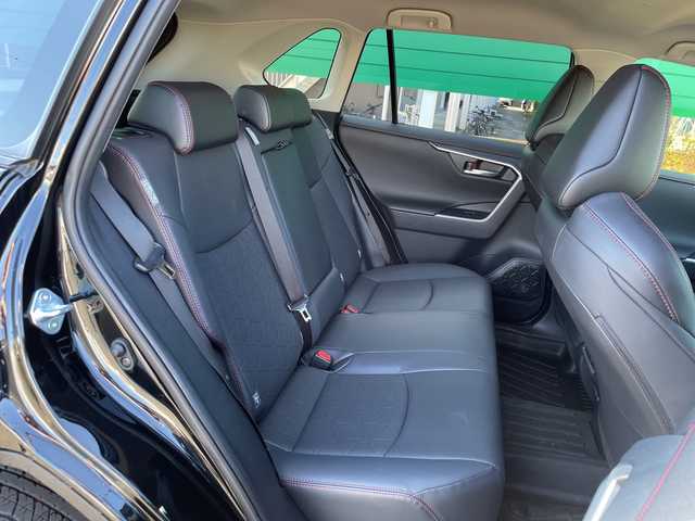 トヨタ ＲＡＶ４ アドベンチャー オフロードPKG 茨城県 2022(令4)年 0.8万km アティチュードブラックマイカ 純正9型ディスプレイオーディオナビ/４WD/バックカメラ/Bluetooth接続/AppleCarPlay/レッドステッチ合皮ブラックシート/シートヒーター/エアシート/パワーシート/ステアリングヒーター/追従クルーズコントロール/ビルトインETC/ドライブレコーダー/USB入力端子/ブラインドスポットモニター/ダウンヒルアシストコントロール/横滑り防止装置/衝突軽減システム/レーン逸脱警報/オートライト/オートマチックハイビーム/オートマチックハイビーム/LEDヘッドライト/LEDフォグ/コーナーセンサー/ルーフレール/純正18インチアルミホイール/スマートキー/保証書/取扱説明書/記録簿