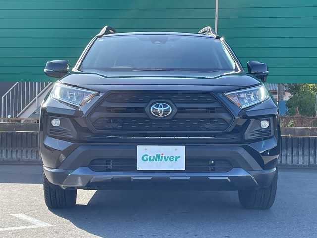 トヨタ ＲＡＶ４ アドベンチャー オフロードPKG 茨城県 2022(令4)年 0.8万km アティチュードブラックマイカ 純正9型ディスプレイオーディオナビ/４WD/バックカメラ/Bluetooth接続/AppleCarPlay/レッドステッチ合皮ブラックシート/シートヒーター/エアシート/パワーシート/ステアリングヒーター/追従クルーズコントロール/ビルトインETC/ドライブレコーダー/USB入力端子/ブラインドスポットモニター/ダウンヒルアシストコントロール/横滑り防止装置/衝突軽減システム/レーン逸脱警報/オートライト/オートマチックハイビーム/オートマチックハイビーム/LEDヘッドライト/LEDフォグ/コーナーセンサー/ルーフレール/純正18インチアルミホイール/スマートキー/保証書/取扱説明書/記録簿