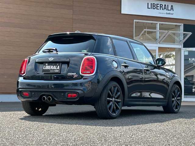 ＭＩＮＩ ミニ クーパーSD 宮崎県 2020(令2)年 5.8万km 黒 純正ナビ/・Bluetooth/・AM/FM/・USB/バックカメラ/パーキングアシスト /・前後コーナーセンサー /ミラー一体型ETC/スポーツシート/・D/N席シートヒーター /純正オプションブラックホイール /ユニオンジャックテールランプ/LEDヘッドライト/・オートライト/アクティブクルーズコントロール/衝突軽減ブレーキ/