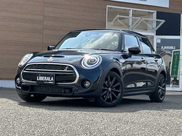 ＭＩＮＩ ミニ クーパーSD 宮崎県 2020(令2)年 5.8万km 黒 純正ナビ/・Bluetooth/・AM/FM/・USB/バックカメラ/パーキングアシスト /・前後コーナーセンサー /ミラー一体型ETC/スポーツシート/・D/N席シートヒーター /純正オプションブラックホイール /ユニオンジャックテールランプ/LEDヘッドライト/・オートライト/アクティブクルーズコントロール/衝突軽減ブレーキ/