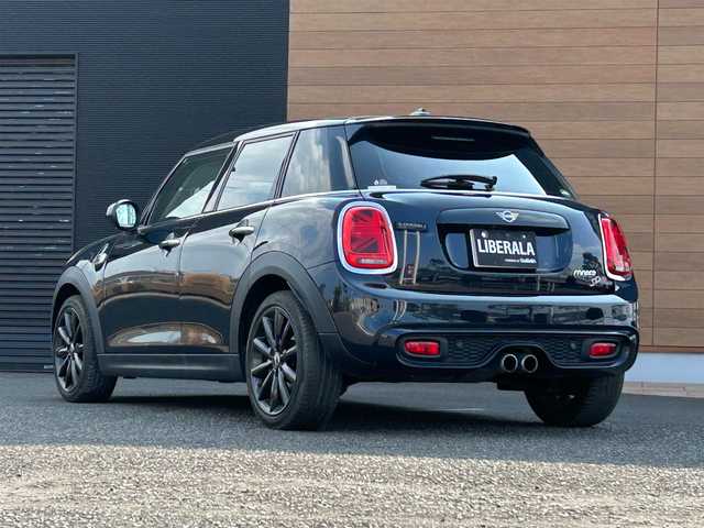 ＭＩＮＩ ミニ クーパーSD 宮崎県 2020(令2)年 5.8万km 黒 純正ナビ/・Bluetooth/・AM/FM/・USB/バックカメラ/パーキングアシスト /・前後コーナーセンサー /ミラー一体型ETC/スポーツシート/・D/N席シートヒーター /純正オプションブラックホイール /ユニオンジャックテールランプ/LEDヘッドライト/・オートライト/アクティブクルーズコントロール/衝突軽減ブレーキ/