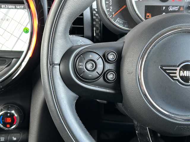 ＭＩＮＩ ミニ クーパーSD 宮崎県 2020(令2)年 5.8万km 黒 純正ナビ/・Bluetooth/・AM/FM/・USB/バックカメラ/パーキングアシスト /・前後コーナーセンサー /ミラー一体型ETC/スポーツシート/・D/N席シートヒーター /純正オプションブラックホイール /ユニオンジャックテールランプ/LEDヘッドライト/・オートライト/アクティブクルーズコントロール/衝突軽減ブレーキ/