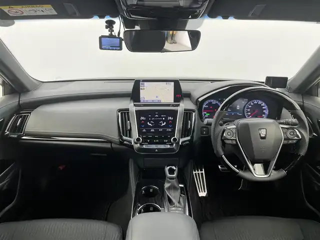 トヨタ クラウン ハイブリッド S Cパッケージ Four 富山県 2019(平31)年 7.2万km ブラック 4WD/純正ナビ（AM/FM/DVD/BT/USB/フルセグ）/バックカメラ/ドライブレコーダー/ETC/ヘッドアップディスプレイ/ブラインドスポットモニター/パワーシート/シートヒーター/ハンドルヒーター/衝突被害軽減システム/レーダークルーズコントロール/レーンキープアシスト/コーナーセンサー/横滑り防止装置/アイドリングストップ/純正アルミホイール/純正フロアマット/オートLEDライト/オートマチックハイビーム/オートホールド付電子パーキング/ウッドコンビステアリング/ステアリングスイッチ/パドルシフト/スマートキー/スペアキー