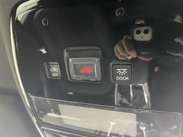 トヨタ クラウン ハイブリッド S Cパッケージ Four 富山県 2019(平31)年 7.2万km ブラック 4WD/純正ナビ（AM/FM/DVD/BT/USB/フルセグ）/バックカメラ/ドライブレコーダー/ETC/ヘッドアップディスプレイ/ブラインドスポットモニター/パワーシート/シートヒーター/ハンドルヒーター/衝突被害軽減システム/レーダークルーズコントロール/レーンキープアシスト/コーナーセンサー/横滑り防止装置/アイドリングストップ/純正アルミホイール/純正フロアマット/オートLEDライト/オートマチックハイビーム/オートホールド付電子パーキング/ウッドコンビステアリング/ステアリングスイッチ/パドルシフト/スマートキー/スペアキー