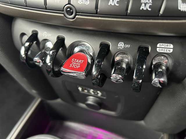 ＭＩＮＩ ミニ クロスオーバー ジョンクーパーワークス 福島県 2018(平30)年 5.5万km ミッドナイト・ブラック・メタリック 4WD/純正ナビゲーション/【BT/USB/AUX】/ヘッドアップディスプレイ/ハーフレザーシート/前席シートヒーター/LEDオートライト/バックカメラ/電動リアゲート/アダプティブクルーズコントロール/アイドリングストップ/パドルシフト/ステアリングリモコン/フロアマット