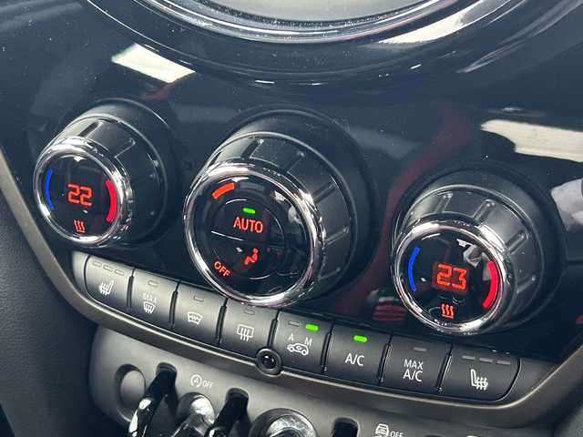 ＭＩＮＩ ミニ クロスオーバー ジョンクーパーワークス 福島県 2018(平30)年 5.5万km ミッドナイト・ブラック・メタリック 4WD/純正ナビゲーション/【BT/USB/AUX】/ヘッドアップディスプレイ/ハーフレザーシート/前席シートヒーター/LEDオートライト/バックカメラ/電動リアゲート/アダプティブクルーズコントロール/アイドリングストップ/パドルシフト/ステアリングリモコン/フロアマット