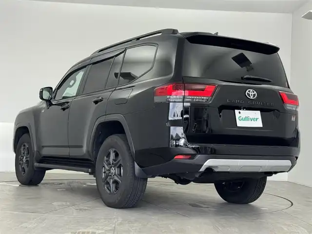 トヨタ ランドクルーザー GRスポーツ 愛知県 2022(令4)年 1.5万km ブラック ディーゼル車/GRスポーツ/クーラーボックス/リアエンターテインメント/純正ディスプレイオーディオ/（ナビ/CDDVD/BT/フルセグ）/JBLプレミアムサウンド/ルーフレール/寒冷地仕様/リアフォグランプ/全方位カメラ/ETC2.0/追従クルーズコントロール/全席シートヒーター/全席シートベンチレーション/ステアリングヒーター/トヨタセーフティセンス/ドアバイザー
