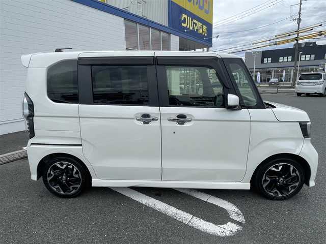 ホンダ Ｎ ＢＯＸ G L ターボ ホンダセンシング 熊本県 2017(平29)年 10.8万km プレミアムホワイトパールⅡ (株)IDOMが運営する【じしゃロン熊本店】の自社ローン専用車両になります。こちらは現金またはオートローンご利用時の価格です。自社ローンご希望の方は別途その旨お申付け下さい/純正SDナビ【VXU-185NBi】/　（フルセグTV・Bluetooth・DVD・CD・USB・AM/FM）/バックカメラ/ドライブレコーダー/ビルトインETC/ステアリングスイッチ/クルーズコントロール/衝突軽減ブレーキ/レーンアシスト/横滑り防止装置/両側パワースライドドア/ISOFIX/カーテンエアバック/電動格納ウィンカーミラー/ドアバイザー/純正フロアマット/純正15インチアルミホイール/純正LEDヘッドライト