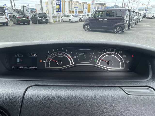 ホンダ Ｎ ＢＯＸ G L ターボ ホンダセンシング 熊本県 2017(平29)年 10.8万km プレミアムホワイトパールⅡ (株)IDOMが運営する【じしゃロン熊本店】の自社ローン専用車両になります。こちらは現金またはオートローンご利用時の価格です。自社ローンご希望の方は別途その旨お申付け下さい/純正SDナビ【VXU-185NBi】/　（フルセグTV・Bluetooth・DVD・CD・USB・AM/FM）/バックカメラ/ドライブレコーダー/ビルトインETC/ステアリングスイッチ/クルーズコントロール/衝突軽減ブレーキ/レーンアシスト/横滑り防止装置/両側パワースライドドア/ISOFIX/カーテンエアバック/電動格納ウィンカーミラー/ドアバイザー/純正フロアマット/純正15インチアルミホイール/純正LEDヘッドライト