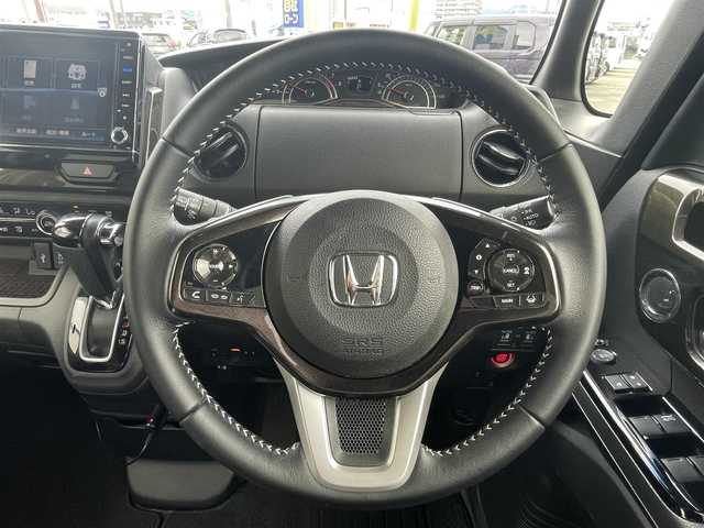 ホンダ Ｎ ＢＯＸ G L ターボ ホンダセンシング 熊本県 2017(平29)年 10.8万km プレミアムホワイトパールⅡ (株)IDOMが運営する【じしゃロン熊本店】の自社ローン専用車両になります。こちらは現金またはオートローンご利用時の価格です。自社ローンご希望の方は別途その旨お申付け下さい/純正SDナビ【VXU-185NBi】/　（フルセグTV・Bluetooth・DVD・CD・USB・AM/FM）/バックカメラ/ドライブレコーダー/ビルトインETC/ステアリングスイッチ/クルーズコントロール/衝突軽減ブレーキ/レーンアシスト/横滑り防止装置/両側パワースライドドア/ISOFIX/カーテンエアバック/電動格納ウィンカーミラー/ドアバイザー/純正フロアマット/純正15インチアルミホイール/純正LEDヘッドライト