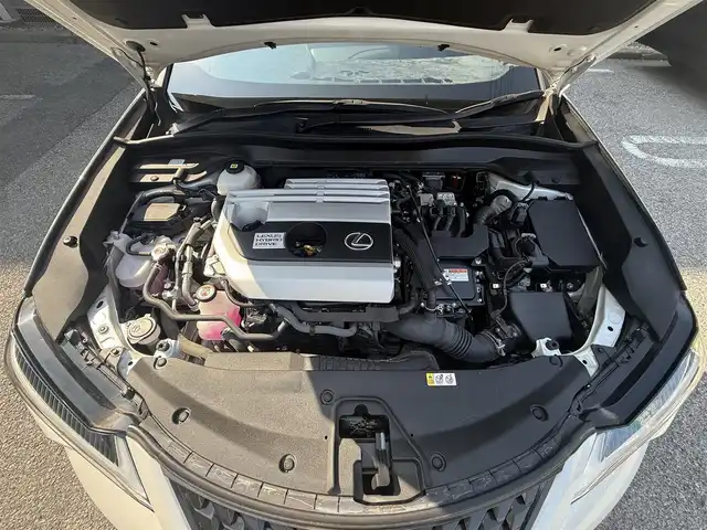 レクサス ＵＸ 250h バージョンC 千葉県 2022(令4)年 2.6万km ソニッククォーツ 純正メモリナビ（AM/FM/CD/DVD/Bluetooth/Miracast）/フルセグTV/Lexus Safety System＋/バックカメラ/ETC2.0/前後ドライブレコーダー/レーダークルーズコントロール/パドルシフト/パワーバックドア/ステアリングヒーター/前席シートヒーター/前席パワーシート/レザーシート/純正フロアマット/純正アルミホイール/LEDヘッドライト