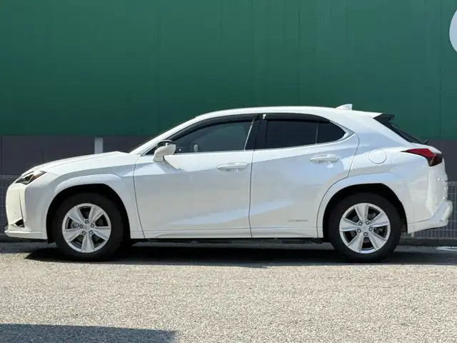 レクサス ＵＸ 250h バージョンC 千葉県 2022(令4)年 2.6万km ソニッククォーツ 純正メモリナビ（AM/FM/CD/DVD/Bluetooth/Miracast）/フルセグTV/Lexus Safety System＋/バックカメラ/ETC2.0/前後ドライブレコーダー/レーダークルーズコントロール/パドルシフト/パワーバックドア/ステアリングヒーター/前席シートヒーター/前席パワーシート/レザーシート/純正フロアマット/純正アルミホイール/LEDヘッドライト