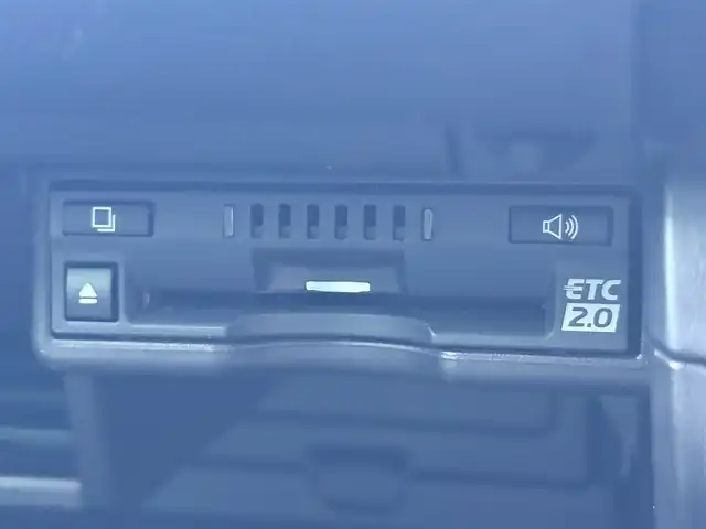 レクサス ＵＸ 250h バージョンC 千葉県 2022(令4)年 2.6万km ソニッククォーツ 純正メモリナビ（AM/FM/CD/DVD/Bluetooth/Miracast）/フルセグTV/Lexus Safety System＋/バックカメラ/ETC2.0/前後ドライブレコーダー/レーダークルーズコントロール/パドルシフト/パワーバックドア/ステアリングヒーター/前席シートヒーター/前席パワーシート/レザーシート/純正フロアマット/純正アルミホイール/LEDヘッドライト