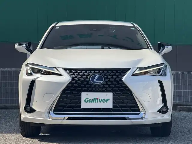 レクサス ＵＸ 250h バージョンC 千葉県 2022(令4)年 2.6万km ソニッククォーツ 純正メモリナビ（AM/FM/CD/DVD/Bluetooth/Miracast）/フルセグTV/Lexus Safety System＋/バックカメラ/ETC2.0/前後ドライブレコーダー/レーダークルーズコントロール/パドルシフト/パワーバックドア/ステアリングヒーター/前席シートヒーター/前席パワーシート/レザーシート/純正フロアマット/純正アルミホイール/LEDヘッドライト