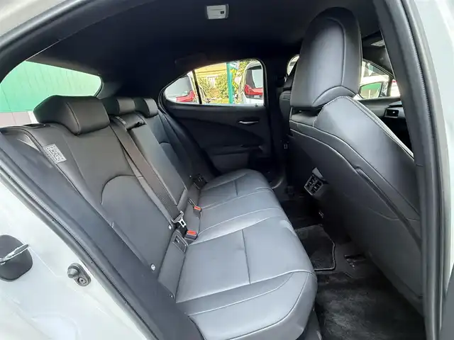 レクサス ＵＸ 250h バージョンC 千葉県 2022(令4)年 2.6万km ソニッククォーツ 純正メモリナビ（AM/FM/CD/DVD/Bluetooth/Miracast）/フルセグTV/Lexus Safety System＋/バックカメラ/ETC2.0/前後ドライブレコーダー/レーダークルーズコントロール/パドルシフト/パワーバックドア/ステアリングヒーター/前席シートヒーター/前席パワーシート/レザーシート/純正フロアマット/純正アルミホイール/LEDヘッドライト