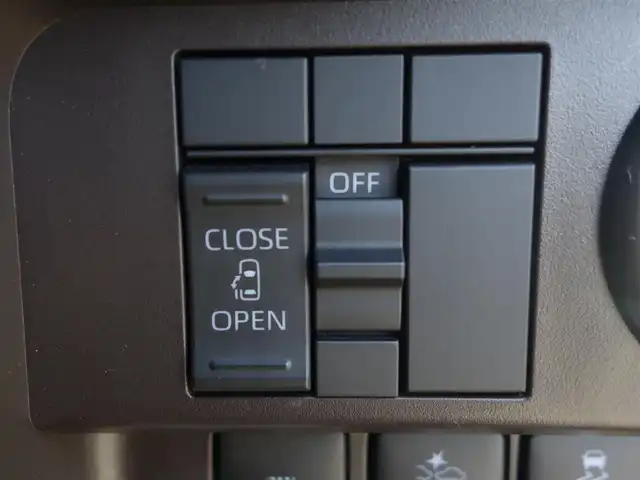 ダイハツ トール X 山形県 2022(令4)年 6.7万km レーザーブルークリスタルシャイン 4WD/衝突被害軽減システム/メモリナビ/　　【CD DVD BT USB AUX】/バックカメラ/パワースライドドア/オートライト/ドライブレコーダー/アイドリングストップ/コーナーセンサー/ステアリングスイッチ/電動格納ミラー/フロアマット/スマートキー×2/ETC