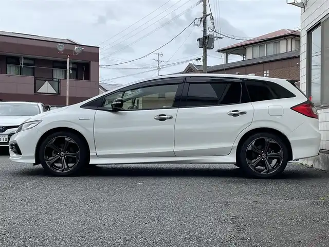 ホンダ ジェイド ハイブリッド RS ホンダセンシング 福岡県 2019(平31)年 3.1万km プラチナホワイトパール 無限ドアハンドルプロテクター/黒ハーフレザーシート/純正メモリナビGathers【VXM-194VFi】/(AM/FM/Bluetooth/CD/DVD/フルセグTV】/ビルトインETC/バックカメラ/パドルシフト/オートライト/衝突軽減ブレーキ(CMBS)/路外逸脱抑制/アダプティブクルーズコントロール/車両接近通報装置/車線維持支援システム(LKAS)/クリアランスソナー/コーナーセンサー/盗難防止装置/横滑り防止機能/電格ウィンカーミラー/プッシュスタート/純正フロアマット/純正１８インチアルミホイール/ステアリングスイッチ/フロントフォグランプ/ドアバイザー/純正前方ドライブレコーダーGathers【DRH-189N】/ナビ取扱説明書/ドラレコ取扱説明書/取扱説明書/保証書