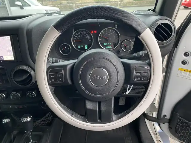 クライスラー・ジープ ジープ ラングラー アンリミテッド スポーツ 福岡県 2016(平28)年 8.8万km ブライトホワイトクリアコート ・クルーズコントロール/・純正ナビ／ＢＴ／ＵＳＢ/・バックカメラ/・ドライブレコーダー/・フルセグ/・ＥＴＣ/・純正１７ＡＷ/・サイドカメラ/・保証書/・取扱説明書