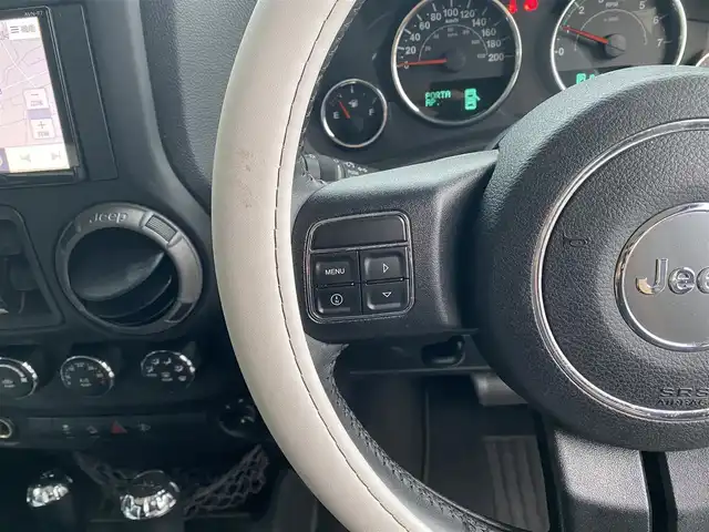 クライスラー・ジープ ジープ ラングラー アンリミテッド スポーツ 福岡県 2016(平28)年 8.8万km ブライトホワイトクリアコート ・クルーズコントロール/・純正ナビ／ＢＴ／ＵＳＢ/・バックカメラ/・ドライブレコーダー/・フルセグ/・ＥＴＣ/・純正１７ＡＷ/・サイドカメラ/・保証書/・取扱説明書