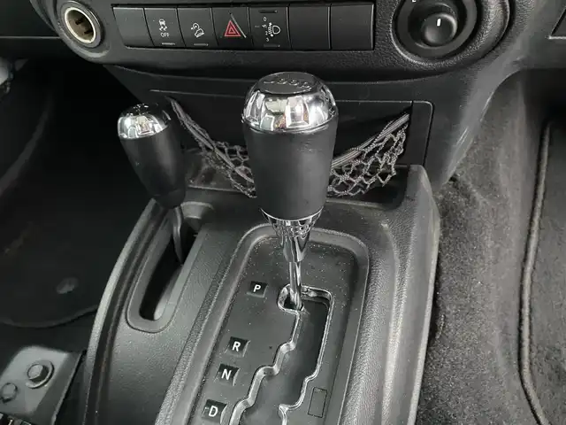 クライスラー・ジープ ジープ ラングラー アンリミテッド スポーツ 福岡県 2016(平28)年 8.8万km ブライトホワイトクリアコート ・クルーズコントロール/・純正ナビ／ＢＴ／ＵＳＢ/・バックカメラ/・ドライブレコーダー/・フルセグ/・ＥＴＣ/・純正１７ＡＷ/・サイドカメラ/・保証書/・取扱説明書