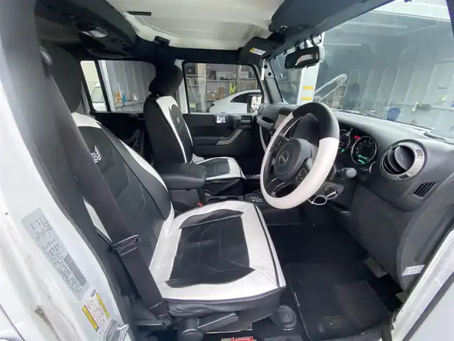 クライスラー・ジープ ジープ ラングラー アンリミテッド スポーツ 福岡県 2016(平28)年 8.8万km ブライトホワイトクリアコート ・クルーズコントロール/・純正ナビ／ＢＴ／ＵＳＢ/・バックカメラ/・ドライブレコーダー/・フルセグ/・ＥＴＣ/・純正１７ＡＷ/・サイドカメラ/・保証書/・取扱説明書