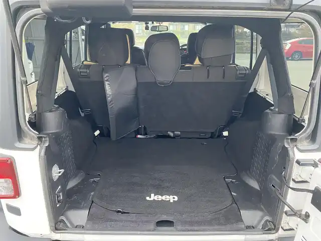 クライスラー・ジープ ジープ ラングラー アンリミテッド スポーツ 福岡県 2016(平28)年 8.8万km ブライトホワイトクリアコート ・クルーズコントロール/・純正ナビ／ＢＴ／ＵＳＢ/・バックカメラ/・ドライブレコーダー/・フルセグ/・ＥＴＣ/・純正１７ＡＷ/・サイドカメラ/・保証書/・取扱説明書