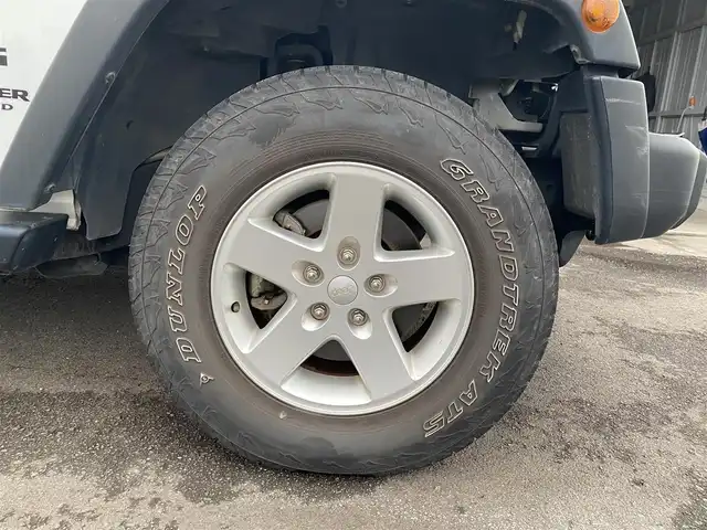 クライスラー・ジープ ジープ ラングラー アンリミテッド スポーツ 福岡県 2016(平28)年 8.8万km ブライトホワイトクリアコート ・クルーズコントロール/・純正ナビ／ＢＴ／ＵＳＢ/・バックカメラ/・ドライブレコーダー/・フルセグ/・ＥＴＣ/・純正１７ＡＷ/・サイドカメラ/・保証書/・取扱説明書