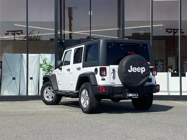 クライスラー・ジープ ジープ ラングラー アンリミテッド スポーツ 福岡県 2016(平28)年 8.8万km ブライトホワイトクリアコート ・クルーズコントロール/・純正ナビ／ＢＴ／ＵＳＢ/・バックカメラ/・ドライブレコーダー/・フルセグ/・ＥＴＣ/・純正１７ＡＷ/・サイドカメラ/・保証書/・取扱説明書