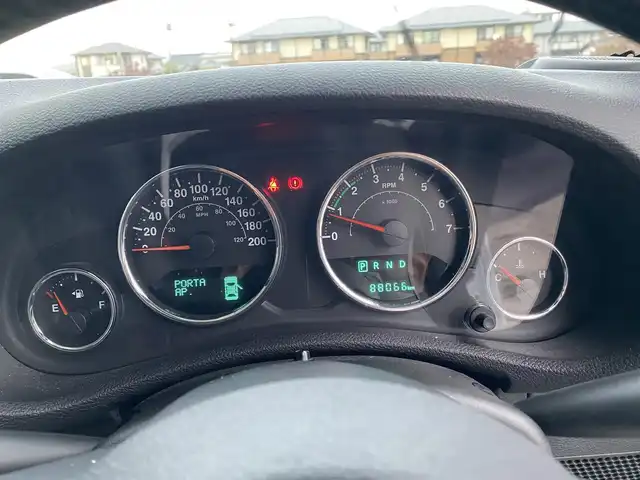 クライスラー・ジープ ジープ ラングラー アンリミテッド スポーツ 福岡県 2016(平28)年 8.8万km ブライトホワイトクリアコート ・クルーズコントロール/・純正ナビ／ＢＴ／ＵＳＢ/・バックカメラ/・ドライブレコーダー/・フルセグ/・ＥＴＣ/・純正１７ＡＷ/・サイドカメラ/・保証書/・取扱説明書