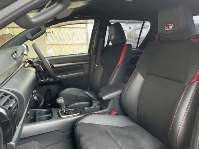 トヨタ ハイラックス Z GRスポーツ 千葉県 2023(令5)年 1.5万km アティチュードブラックマイカ AIS検査済み/【2508031391】/リフトアップ（JAOS BATTLEZ）(社外）/ベッドライナー/トノカバー/Tコネクトナビ/Bluetooth/パノラミックビューカメラ/プリクラッシュセーフティ/レーンディパーチャーアラート/クリアランスソナー/ETC2.0/DAC/リアデフロック/ルームランプLED/純正フロアマット/ドアバイザー/アイドリングSTOP/F/Rフォグ/17AW KMC　KM554　AZTEC(社外）/トーヨーオープンカントリーR/T（社外）/JAOS インナーフェンダー（社外）/社外パーツ取付有