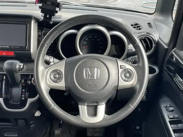 ホンダ Ｎ ＢＯＸ カスタム G ターボパッケージ 岡山県 2012(平24)年 12.3万km クリスタルブラックパール 登録時走行距離122469km/純正SDナビ/(AM/FM/TV/DISC/BT)/両側パワースライドドア/クルーズコントロール/ETC/パドルシフト/S+Rエアロ/社外１４インチアルミホイール/プッシュスタート/スマートキー/スペアキー/パワーウィンドウ/パワーステアリング/電動格納ミラー