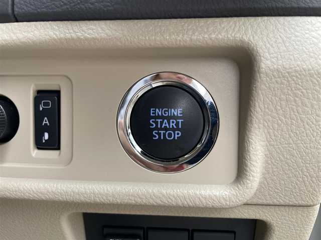 トヨタ ランドクルーザー プラド TX Lパッケージ マットブラED 栃木県 2022(令4)年 0.8万km ホワイトパールクリスタルシャイン ワンオーナー/チルト＆スライド電動ムーンルーフ(挟み込み防止機能付)/Toyota Safety Sense/・プリクラッシュセーフティ(歩行者［昼夜］・自転車運転者［昼］検知機能付衝突回避支援タイプ/ミリ波レーダー＋単眼カメラ方式)/・レーンディパーチャーアラート［LDA］(ヨーアシスト機能付)/・オートマチックハイビーム［AHB］/・レーダークルーズコントロール(ブレーキ制御付)/・ロードサインアシスト［RSA］/先行車発進告知機能［TMN］/パーキングサポートブレーキ(前後方静止物)/VSC＆TRC(トラクションコントロール)＋ヒルスタートアシストコントロール(HAC)＋電動センターデフロック/ブラインドスポットモニター［BSM］＋リヤクロストラフィックアラート/9インチワイドVGAディスプレイオーディオ＋T-Connectナビキット/・Bluetooth/・Apple CarPlay/Android Auto/・USB/パノラミックビューモニター/本革(ニュートラルベージュ)/シートベンチレーション機能(運転席・助手席)/快適温熱シート(運転席・助手席)/ETC2.0/LEDヘッドランプ/18インチアルミホイール［マッドブラック塗装］