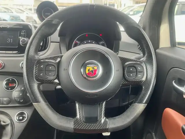 アバルト ５９５ コンペティツィオーネ 島根県 2017(平29)年 6.8万km ホワイト 純正ディスプレイオーディオ/USBポート/ＡＵＸ/Ｂｌｕｅｔｏｏｔｈ接続/コーナーセンサー/Sabelt製バケットシート/純正フロアマット/１７インチアルミホイール(OZレーシング)/純正キセノンヘッドライト/自動防眩ミラー