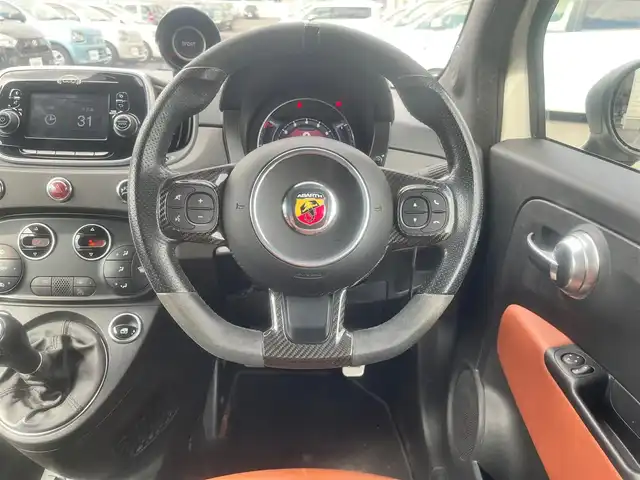 アバルト ５９５ コンペティツィオーネ 島根県 2017(平29)年 6.8万km ホワイト 純正ディスプレイオーディオ/USBポート/ＡＵＸ/Ｂｌｕｅｔｏｏｔｈ接続/コーナーセンサー/Sabelt製バケットシート/純正フロアマット/１７インチアルミホイール(OZレーシング)/純正キセノンヘッドライト/自動防眩ミラー