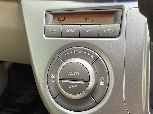 ダイハツ ムーヴ X リミテッド 岐阜県 2009(平21)年 10.4万km パールホワイトⅢ 禁煙車/AM/FM/CD/純正オーディオ/純正フロアマット/純正アルミホイール/オートエアコン/Wエアバッグ/ヘッドライトレベライザー/盗難防止/パワーステアリング/パワーウィンドウ/スマートキー/電動格納ミラー/ドアバイザー