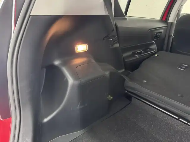 トヨタ アクア S スタイルブラック 三重県 2020(令2)年 0.8万km スーパーレッドⅤ ハイブリッド/FF/フロアCVT/純正 7インチナビ NSCN-W68/（AM/FM/CD/SD/Bluetooth/AUX/TV）/【OP】パノラミックビューモニター/ビルトイン ETC/Toyota Safety Sense/●プリクラッシュセーフティ［PCS］/●レーンディパーチャーアラート［LDA］/●オートハイビーム［AHB］/先行車発進告知機能/インテリジェントクリアランスソナー［パーキングサポートブレーキ（静止物）］/・横滑り防止装置/装備/スマートエントリーパッケージ/●スマートエントリー＆スタートシステム/●プッシュスタート/●スマートキーx2/●盗難防止システム（イモビライザーシステム）/●コンライト（オートライト：ライト自動点灯・消灯システム／ランプオートカットシステム）/・オートエアコン/・電動格納ドアミラー（ウインカー付）/・ステアリングスイッチ（オーディオ操作、メーターディスプレイ操作）/・パワーウインドウ/・パワーステアリング/・純正ホイールキャップ＆15インチスチールホイール/・保/取/ナビ取/・【OP】スペアタイヤ/など/後期モデル/…Sスタイルブラック特別装備