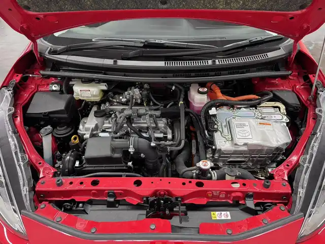 トヨタ アクア S スタイルブラック 三重県 2020(令2)年 0.8万km スーパーレッドⅤ ハイブリッド/FF/フロアCVT/純正 7インチナビ NSCN-W68/（AM/FM/CD/SD/Bluetooth/AUX/TV）/【OP】パノラミックビューモニター/ビルトイン ETC/Toyota Safety Sense/●プリクラッシュセーフティ［PCS］/●レーンディパーチャーアラート［LDA］/●オートハイビーム［AHB］/先行車発進告知機能/インテリジェントクリアランスソナー［パーキングサポートブレーキ（静止物）］/・横滑り防止装置/装備/スマートエントリーパッケージ/●スマートエントリー＆スタートシステム/●プッシュスタート/●スマートキーx2/●盗難防止システム（イモビライザーシステム）/●コンライト（オートライト：ライト自動点灯・消灯システム／ランプオートカットシステム）/・オートエアコン/・電動格納ドアミラー（ウインカー付）/・ステアリングスイッチ（オーディオ操作、メーターディスプレイ操作）/・パワーウインドウ/・パワーステアリング/・純正ホイールキャップ＆15インチスチールホイール/・保/取/ナビ取/・【OP】スペアタイヤ/など/後期モデル/…Sスタイルブラック特別装備