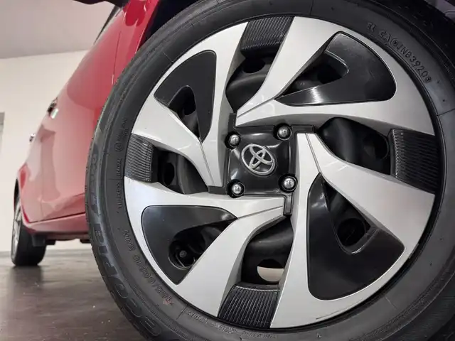 トヨタ アクア S スタイルブラック 三重県 2020(令2)年 0.8万km スーパーレッドⅤ ハイブリッド/FF/フロアCVT/純正 7インチナビ NSCN-W68/（AM/FM/CD/SD/Bluetooth/AUX/TV）/【OP】パノラミックビューモニター/ビルトイン ETC/Toyota Safety Sense/●プリクラッシュセーフティ［PCS］/●レーンディパーチャーアラート［LDA］/●オートハイビーム［AHB］/先行車発進告知機能/インテリジェントクリアランスソナー［パーキングサポートブレーキ（静止物）］/・横滑り防止装置/装備/スマートエントリーパッケージ/●スマートエントリー＆スタートシステム/●プッシュスタート/●スマートキーx2/●盗難防止システム（イモビライザーシステム）/●コンライト（オートライト：ライト自動点灯・消灯システム／ランプオートカットシステム）/・オートエアコン/・電動格納ドアミラー（ウインカー付）/・ステアリングスイッチ（オーディオ操作、メーターディスプレイ操作）/・パワーウインドウ/・パワーステアリング/・純正ホイールキャップ＆15インチスチールホイール/・保/取/ナビ取/・【OP】スペアタイヤ/など/後期モデル/…Sスタイルブラック特別装備