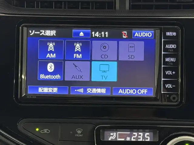 トヨタ アクア S スタイルブラック 三重県 2020(令2)年 0.8万km スーパーレッドⅤ ハイブリッド/FF/フロアCVT/純正 7インチナビ NSCN-W68/（AM/FM/CD/SD/Bluetooth/AUX/TV）/【OP】パノラミックビューモニター/ビルトイン ETC/Toyota Safety Sense/●プリクラッシュセーフティ［PCS］/●レーンディパーチャーアラート［LDA］/●オートハイビーム［AHB］/先行車発進告知機能/インテリジェントクリアランスソナー［パーキングサポートブレーキ（静止物）］/・横滑り防止装置/装備/スマートエントリーパッケージ/●スマートエントリー＆スタートシステム/●プッシュスタート/●スマートキーx2/●盗難防止システム（イモビライザーシステム）/●コンライト（オートライト：ライト自動点灯・消灯システム／ランプオートカットシステム）/・オートエアコン/・電動格納ドアミラー（ウインカー付）/・ステアリングスイッチ（オーディオ操作、メーターディスプレイ操作）/・パワーウインドウ/・パワーステアリング/・純正ホイールキャップ＆15インチスチールホイール/・保/取/ナビ取/・【OP】スペアタイヤ/など/後期モデル/…Sスタイルブラック特別装備