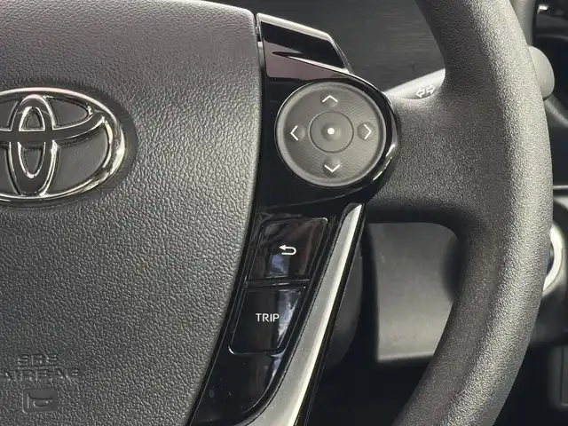 トヨタ アクア S スタイルブラック 三重県 2020(令2)年 0.8万km スーパーレッドⅤ ハイブリッド/FF/フロアCVT/純正 7インチナビ NSCN-W68/（AM/FM/CD/SD/Bluetooth/AUX/TV）/【OP】パノラミックビューモニター/ビルトイン ETC/Toyota Safety Sense/●プリクラッシュセーフティ［PCS］/●レーンディパーチャーアラート［LDA］/●オートハイビーム［AHB］/先行車発進告知機能/インテリジェントクリアランスソナー［パーキングサポートブレーキ（静止物）］/・横滑り防止装置/装備/スマートエントリーパッケージ/●スマートエントリー＆スタートシステム/●プッシュスタート/●スマートキーx2/●盗難防止システム（イモビライザーシステム）/●コンライト（オートライト：ライト自動点灯・消灯システム／ランプオートカットシステム）/・オートエアコン/・電動格納ドアミラー（ウインカー付）/・ステアリングスイッチ（オーディオ操作、メーターディスプレイ操作）/・パワーウインドウ/・パワーステアリング/・純正ホイールキャップ＆15インチスチールホイール/・保/取/ナビ取/・【OP】スペアタイヤ/など/後期モデル/…Sスタイルブラック特別装備