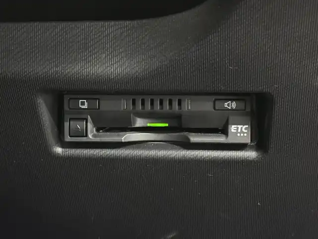 トヨタ アクア S スタイルブラック 三重県 2020(令2)年 0.8万km スーパーレッドⅤ ハイブリッド/FF/フロアCVT/純正 7インチナビ NSCN-W68/（AM/FM/CD/SD/Bluetooth/AUX/TV）/【OP】パノラミックビューモニター/ビルトイン ETC/Toyota Safety Sense/●プリクラッシュセーフティ［PCS］/●レーンディパーチャーアラート［LDA］/●オートハイビーム［AHB］/先行車発進告知機能/インテリジェントクリアランスソナー［パーキングサポートブレーキ（静止物）］/・横滑り防止装置/装備/スマートエントリーパッケージ/●スマートエントリー＆スタートシステム/●プッシュスタート/●スマートキーx2/●盗難防止システム（イモビライザーシステム）/●コンライト（オートライト：ライト自動点灯・消灯システム／ランプオートカットシステム）/・オートエアコン/・電動格納ドアミラー（ウインカー付）/・ステアリングスイッチ（オーディオ操作、メーターディスプレイ操作）/・パワーウインドウ/・パワーステアリング/・純正ホイールキャップ＆15インチスチールホイール/・保/取/ナビ取/・【OP】スペアタイヤ/など/後期モデル/…Sスタイルブラック特別装備