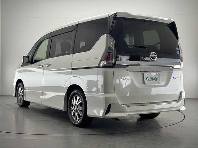 日産 セレナ e－パワー ハイウェイスター V 宮崎県 2019(令1)年 5.4万km ブリリアントホワイトパール 純正9インチメモリーナビ/ CD DVD BTオーディオ フルセグTV/アラウンドビューカメラ/クルーズコントロール/両側パワースライドドア/前後クリアランスソナー/純正LEDヘッドライト/ステアリングヒーター/前席シートヒーター/ステアリングリモコン/ドライブレコーダー/純正フロアマット/ビルトインETC