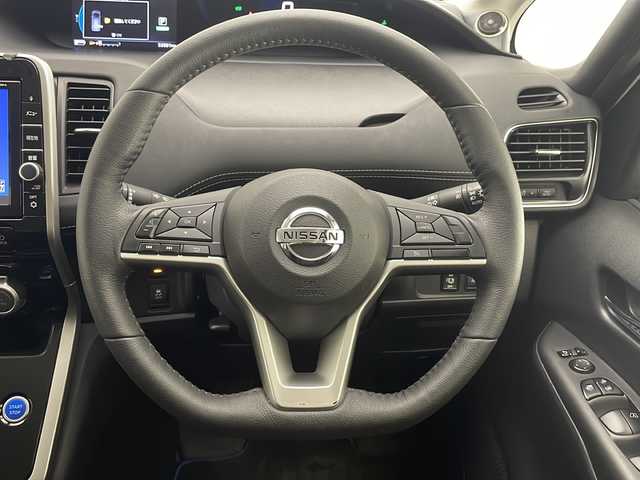 日産 セレナ e－パワー ハイウェイスター V 宮崎県 2019(令1)年 5.4万km ブリリアントホワイトパール 純正9インチメモリーナビ/ CD DVD BTオーディオ フルセグTV/アラウンドビューカメラ/クルーズコントロール/両側パワースライドドア/前後クリアランスソナー/純正LEDヘッドライト/ステアリングヒーター/前席シートヒーター/ステアリングリモコン/ドライブレコーダー/純正フロアマット/ビルトインETC