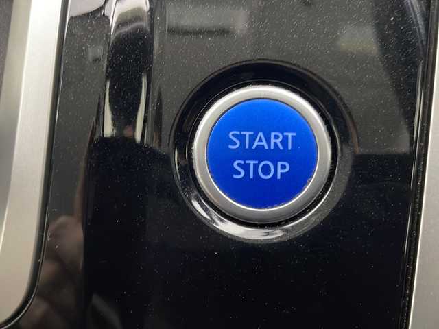 日産 セレナ e－パワー ハイウェイスター V 宮崎県 2019(令1)年 5.4万km ブリリアントホワイトパール 純正9インチメモリーナビ/ CD DVD BTオーディオ フルセグTV/アラウンドビューカメラ/クルーズコントロール/両側パワースライドドア/前後クリアランスソナー/純正LEDヘッドライト/ステアリングヒーター/前席シートヒーター/ステアリングリモコン/ドライブレコーダー/純正フロアマット/ビルトインETC